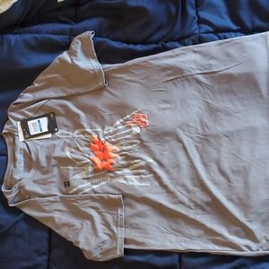 Boys under Armour shirt loose heat gear